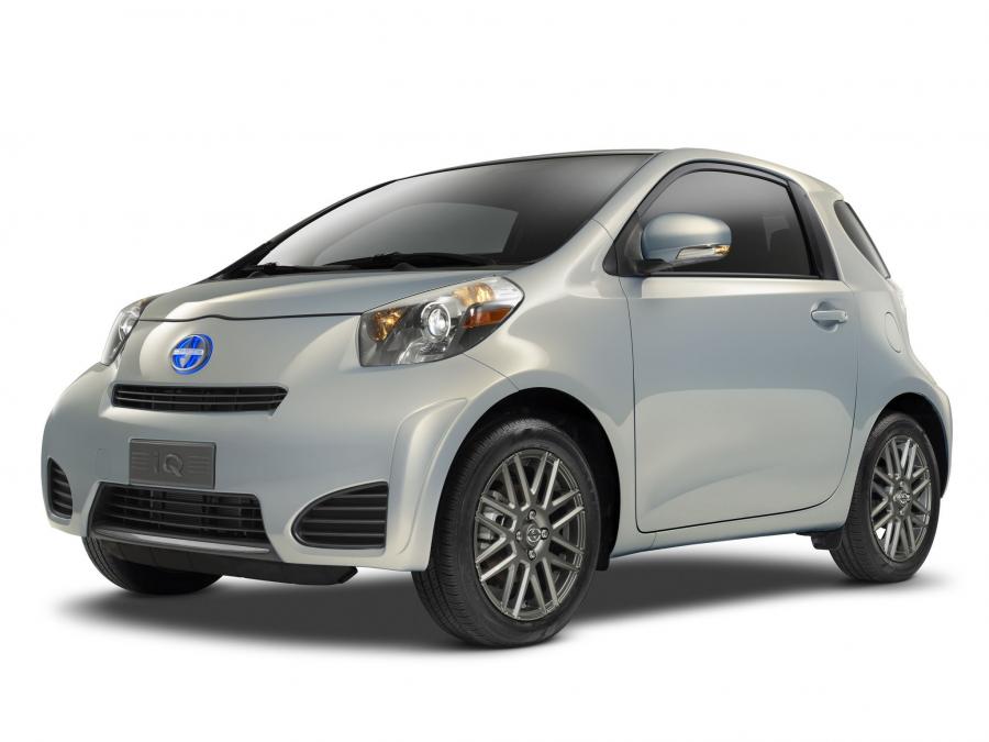  Scion iQ 10 Series 2013 года  (фото 1 из 11)